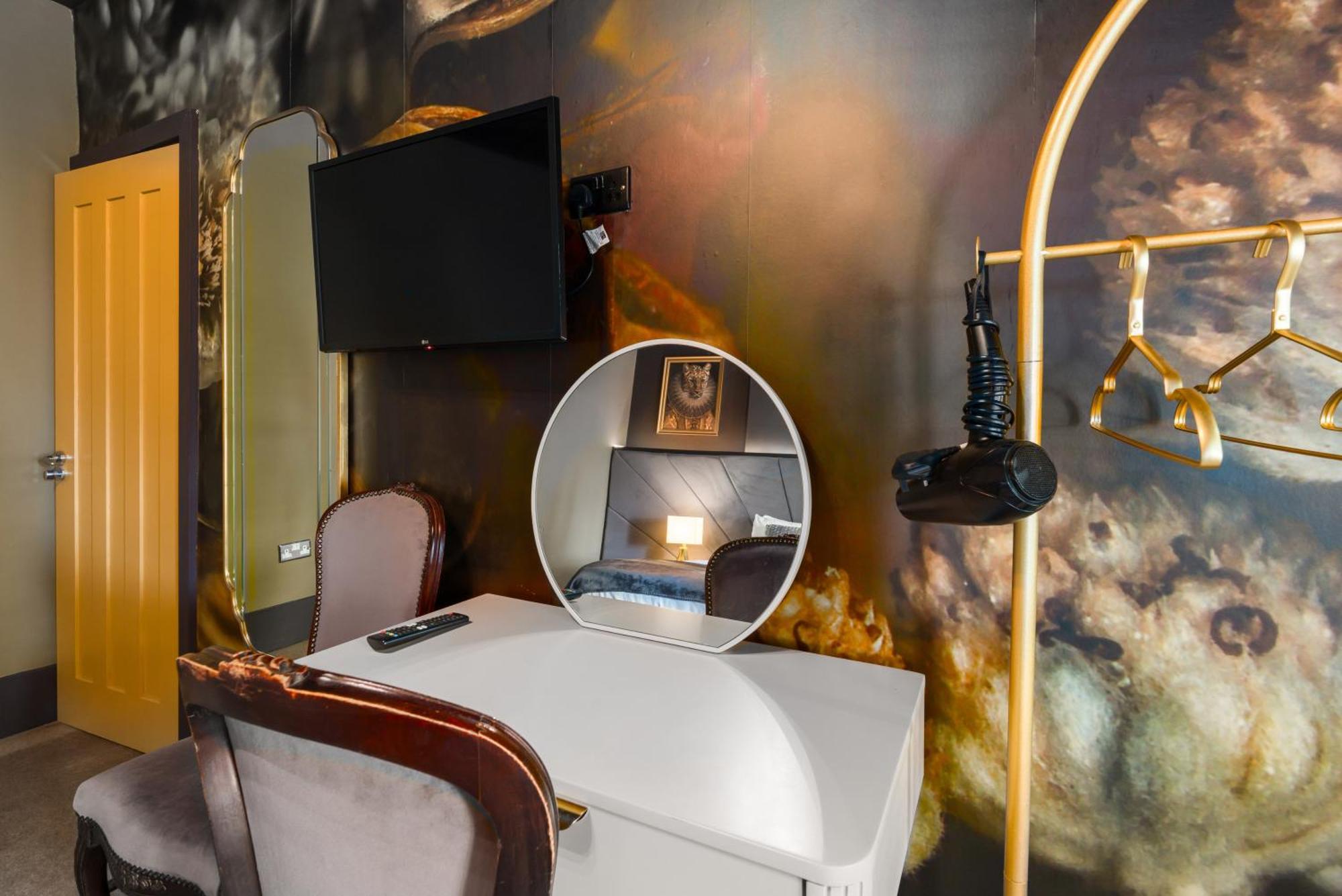 City Retreat, Spacious 4 Bed House, Games Room, Parking, Hot Tub & Bbq Кардифф Экстерьер фото