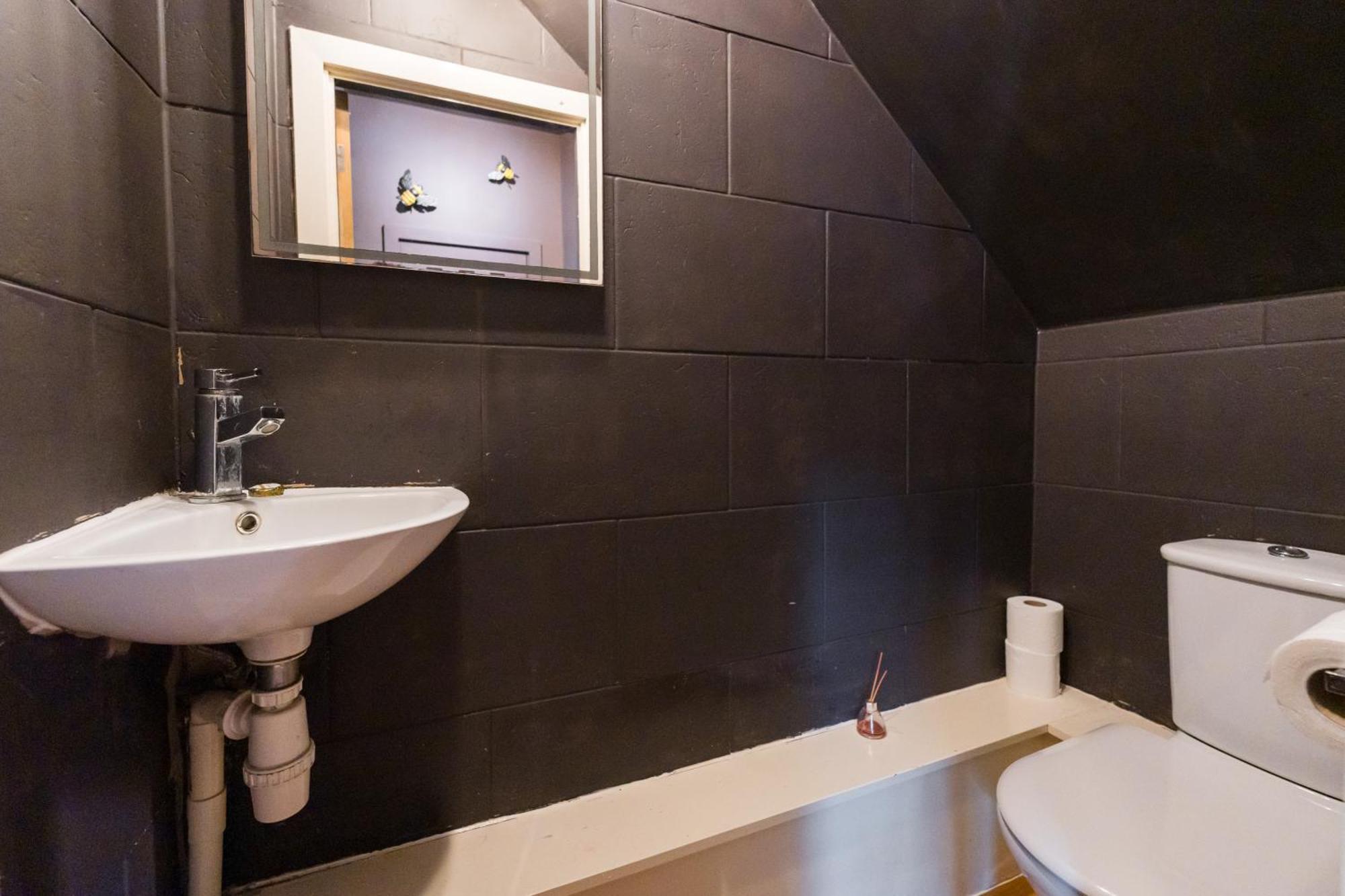 City Retreat, Spacious 4 Bed House, Games Room, Parking, Hot Tub & Bbq Кардифф Экстерьер фото