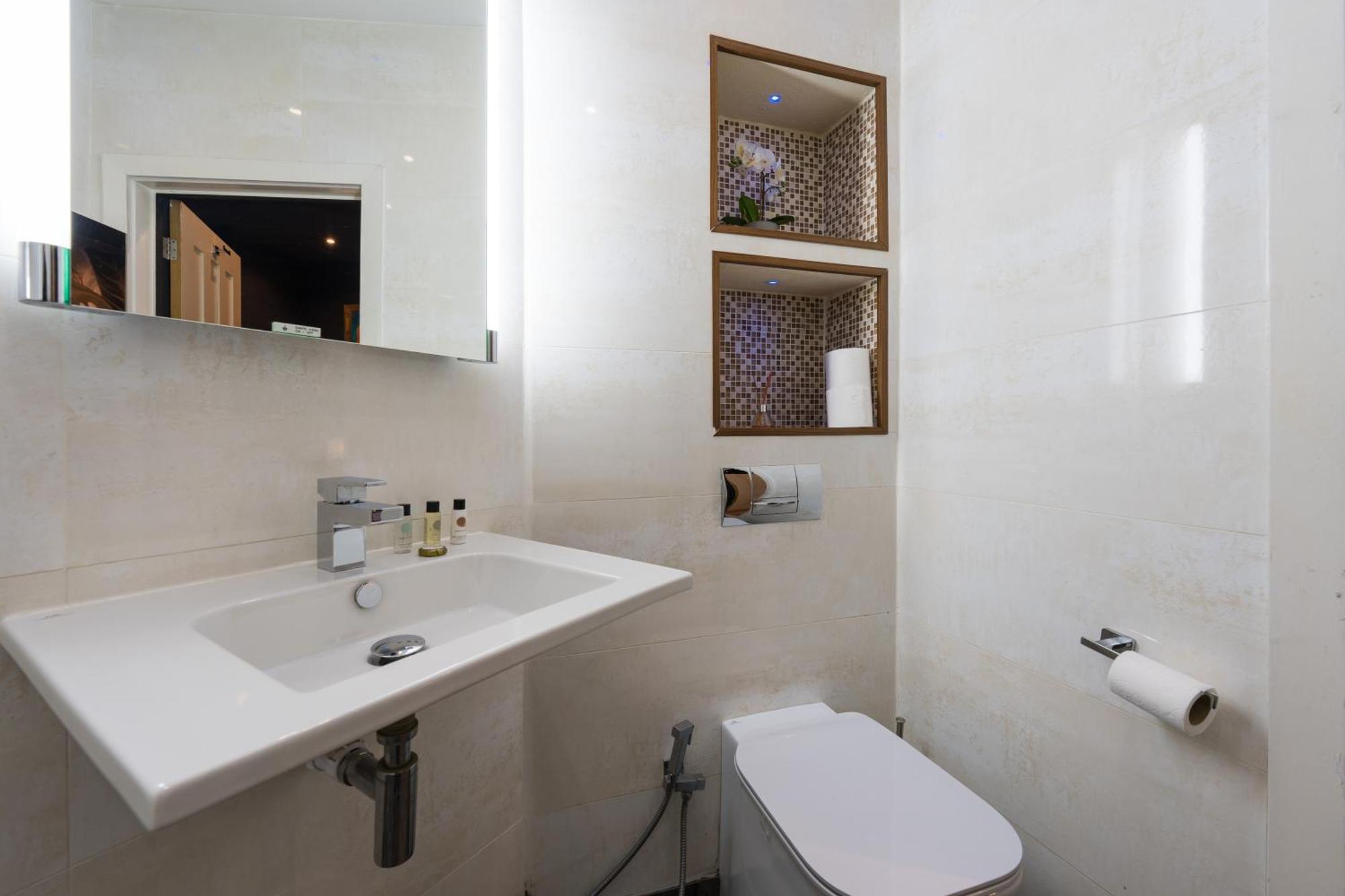 City Retreat, Spacious 4 Bed House, Games Room, Parking, Hot Tub & Bbq Кардифф Экстерьер фото