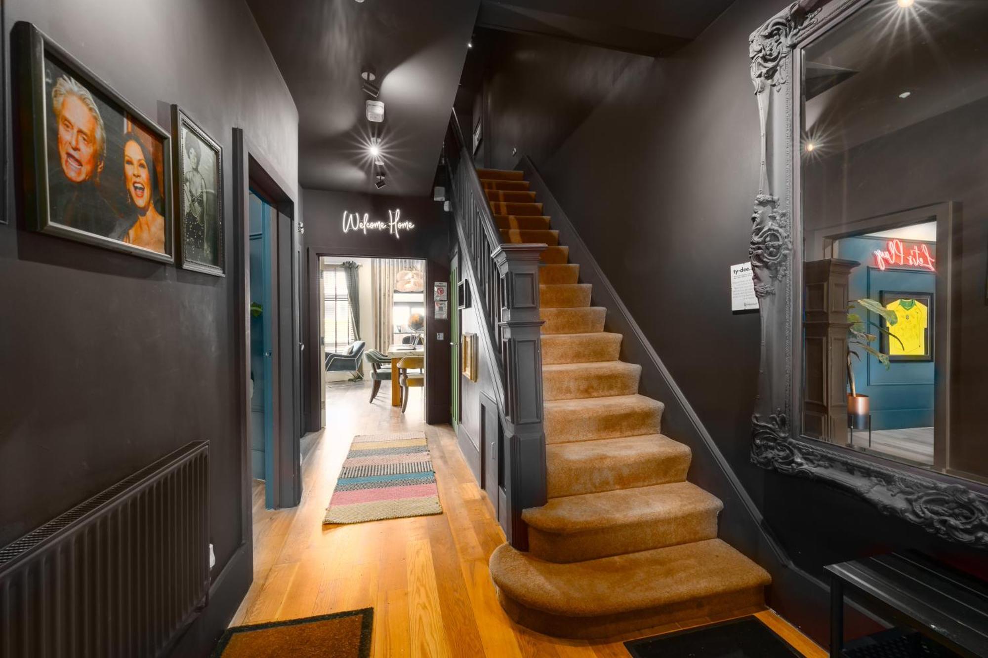 City Retreat, Spacious 4 Bed House, Games Room, Parking, Hot Tub & Bbq Кардифф Экстерьер фото