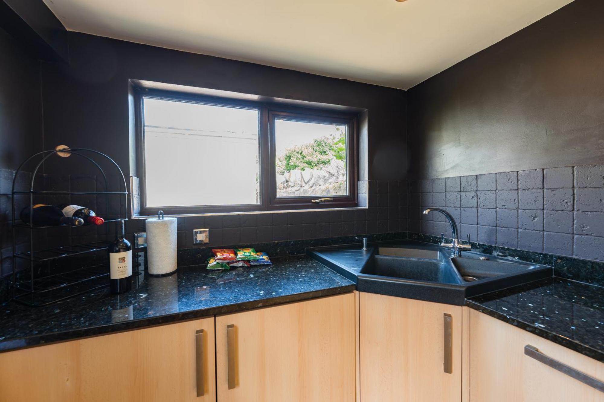 City Retreat, Spacious 4 Bed House, Games Room, Parking, Hot Tub & Bbq Кардифф Экстерьер фото