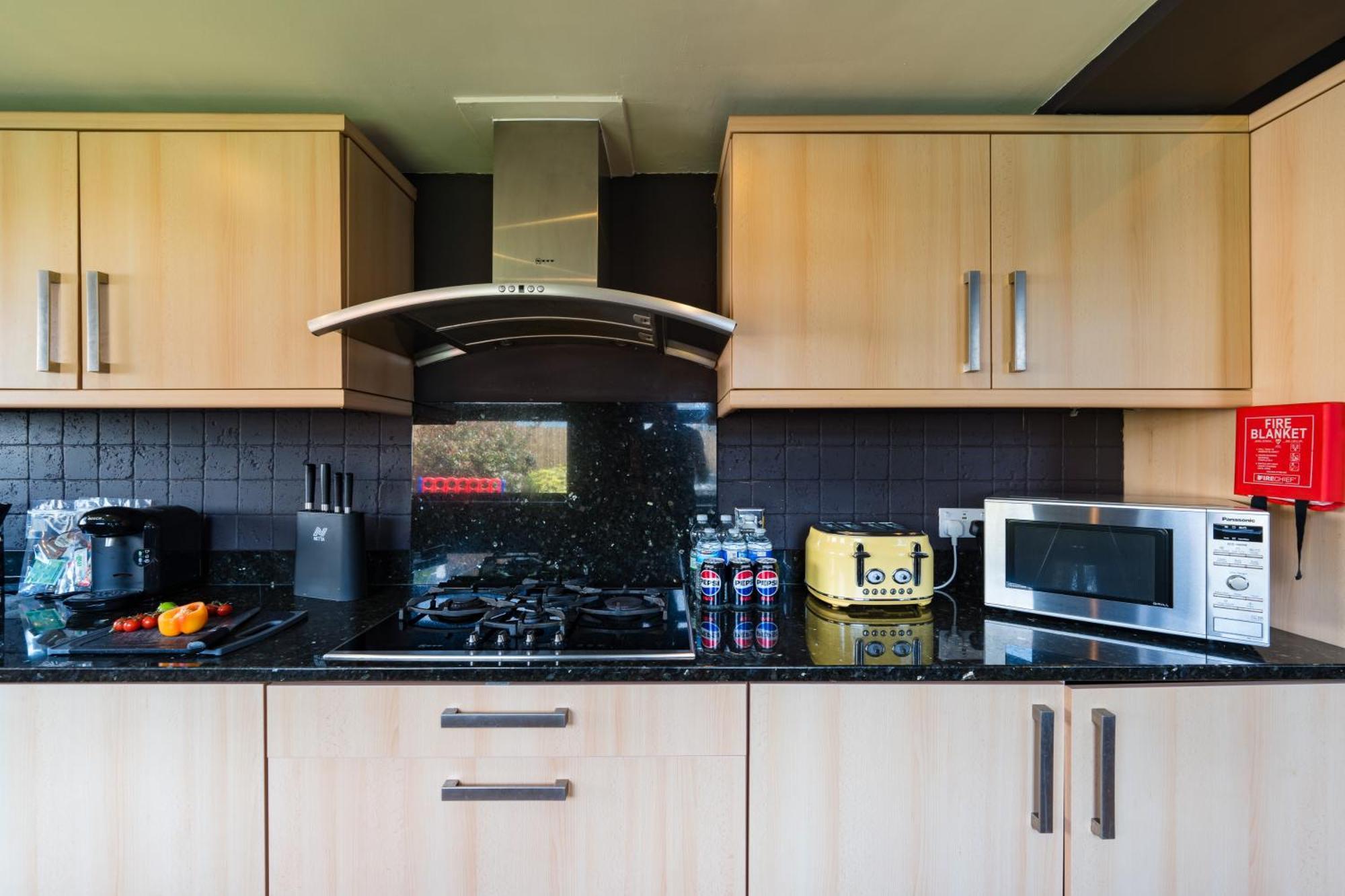 City Retreat, Spacious 4 Bed House, Games Room, Parking, Hot Tub & Bbq Кардифф Экстерьер фото