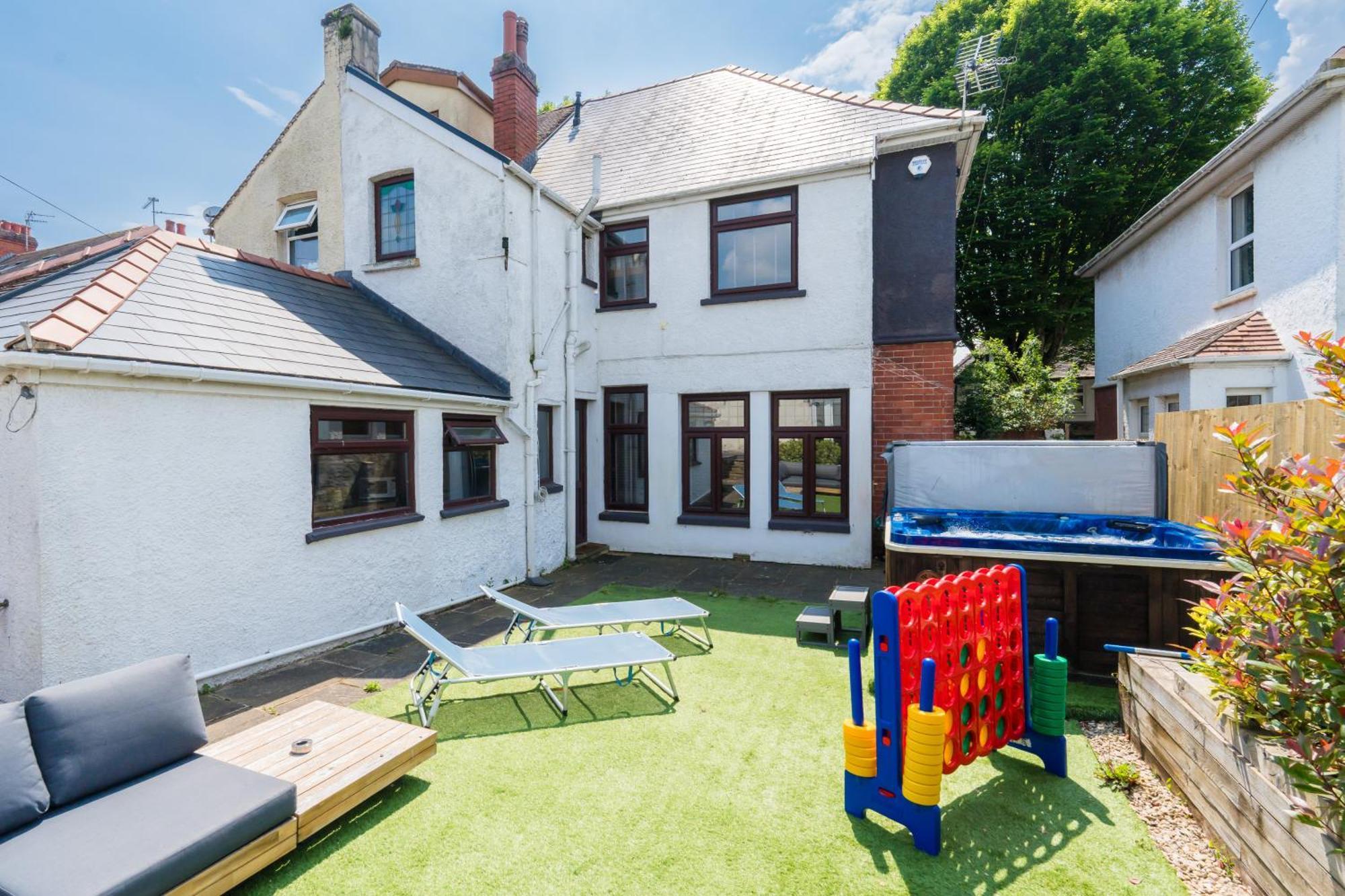 City Retreat, Spacious 4 Bed House, Games Room, Parking, Hot Tub & Bbq Кардифф Экстерьер фото