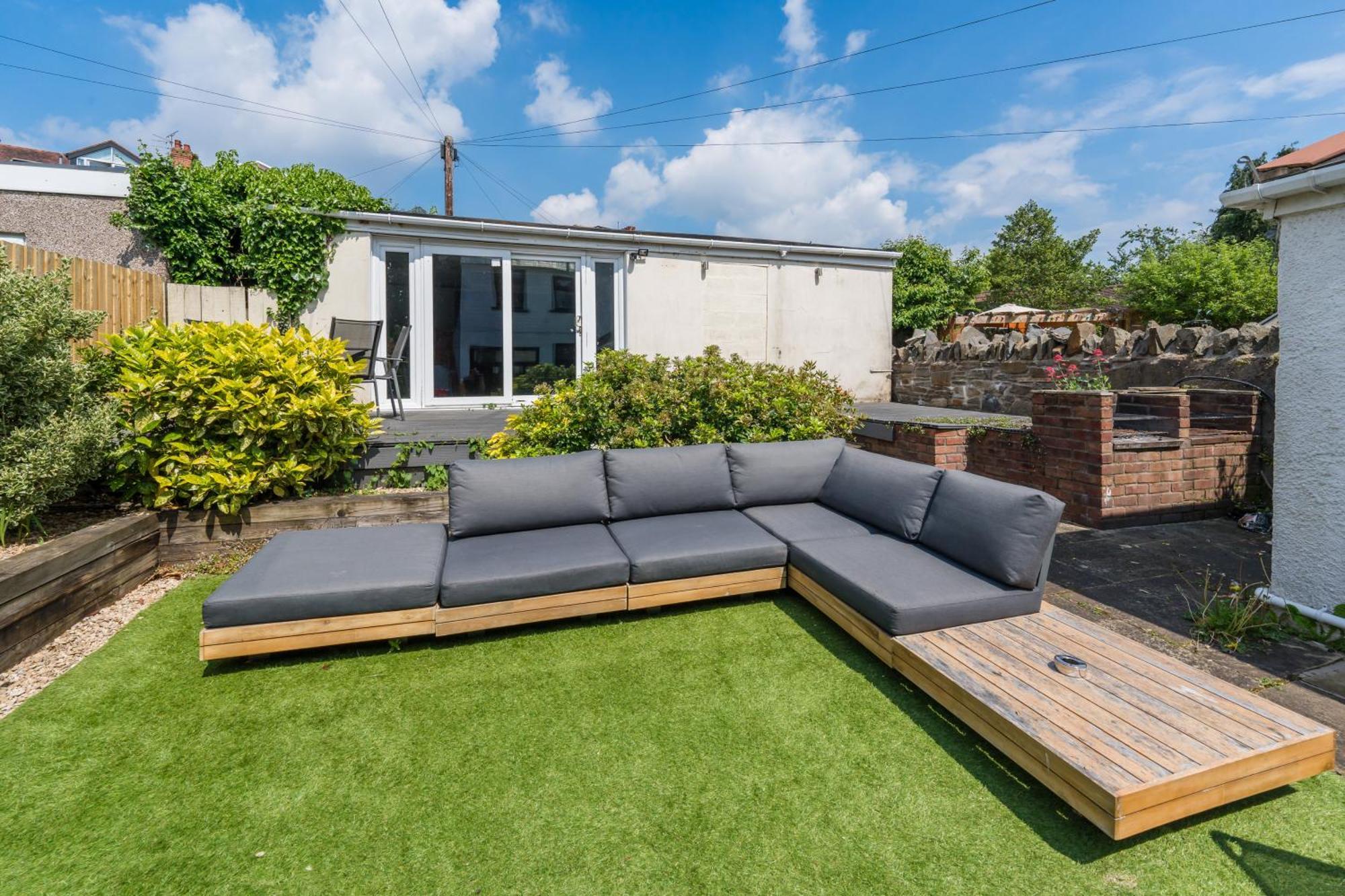 City Retreat, Spacious 4 Bed House, Games Room, Parking, Hot Tub & Bbq Кардифф Экстерьер фото